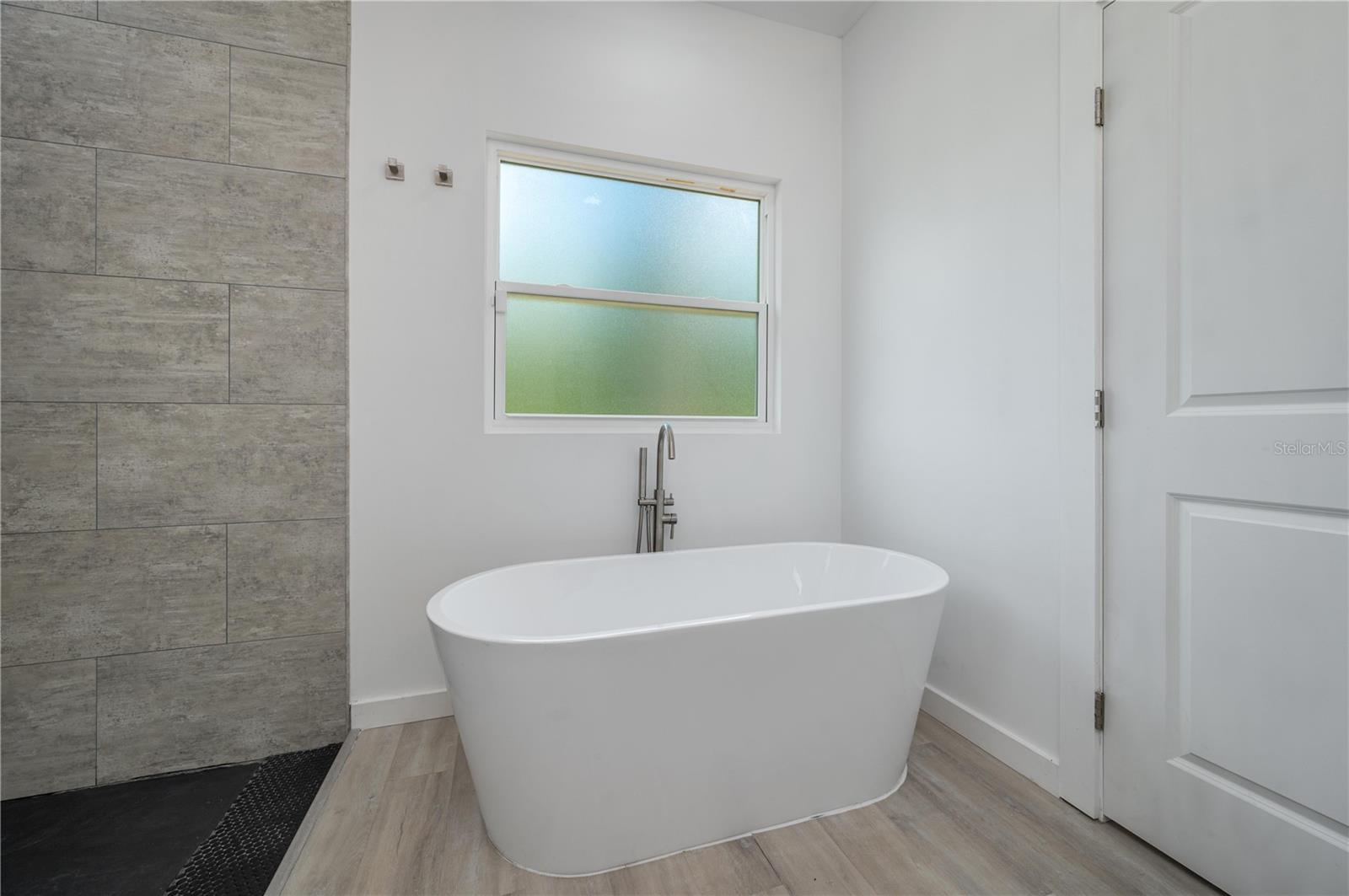 1340 W FROSTPROOF RD