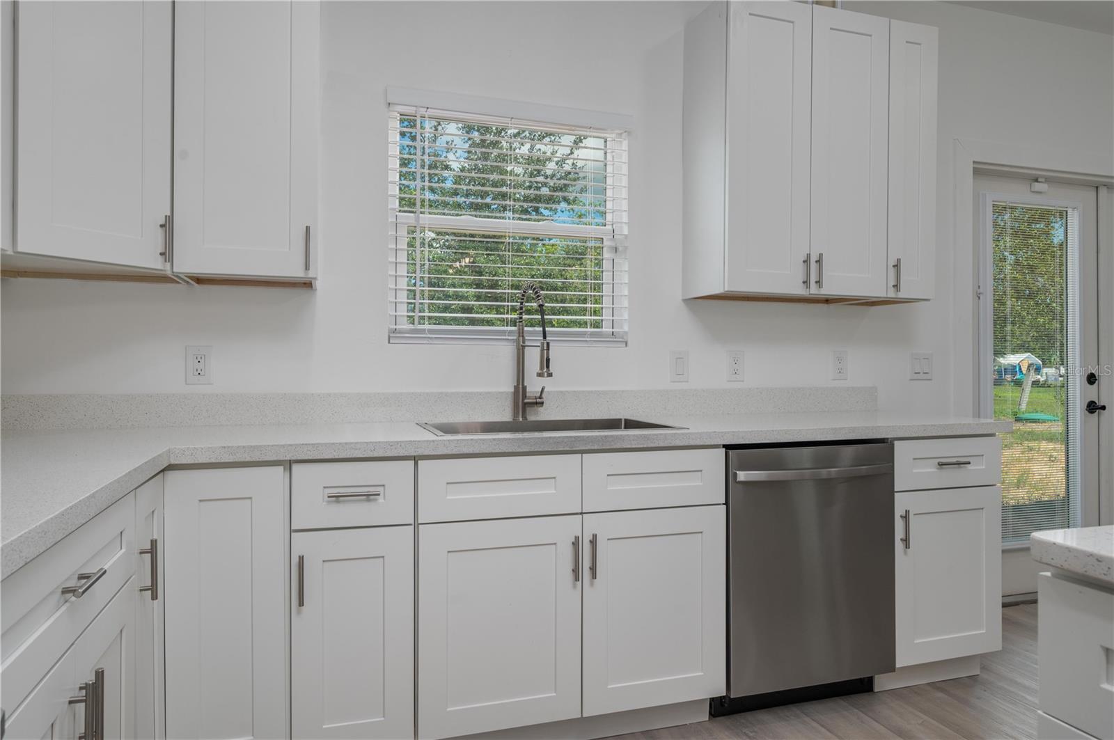 1340 W FROSTPROOF RD