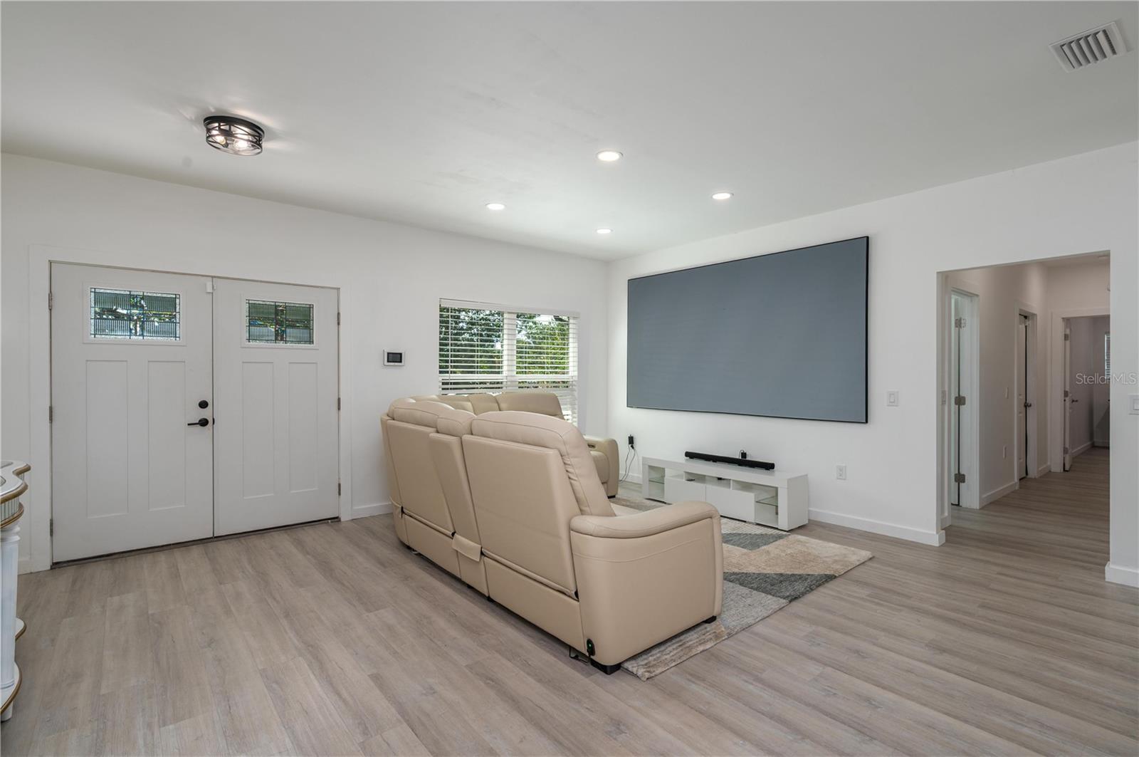 1340 W FROSTPROOF RD