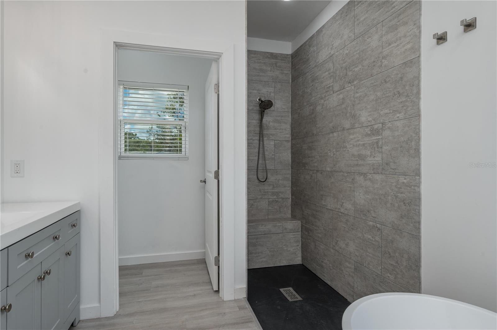 1340 W FROSTPROOF RD