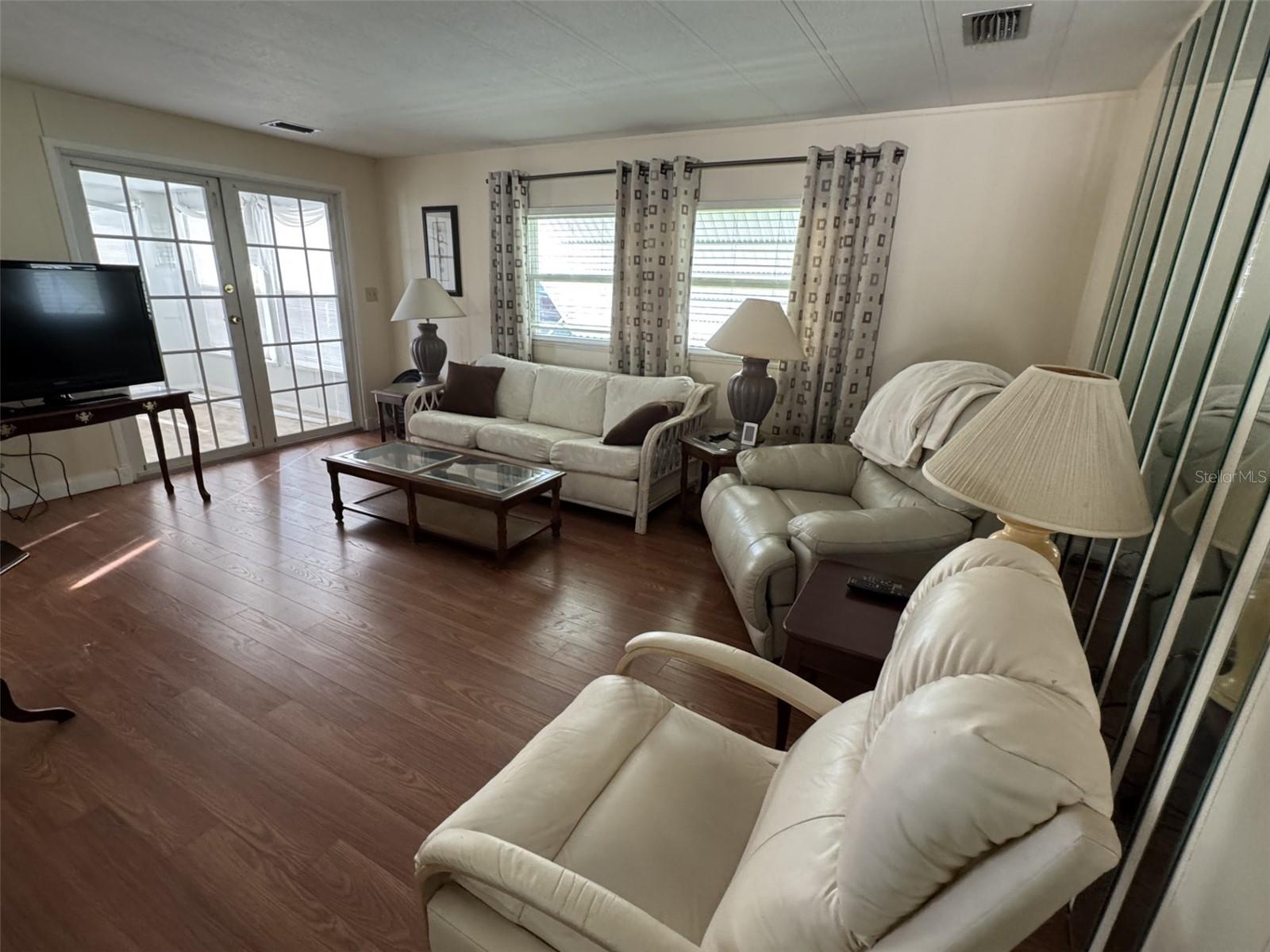 9138 LAKE POINT BLVD