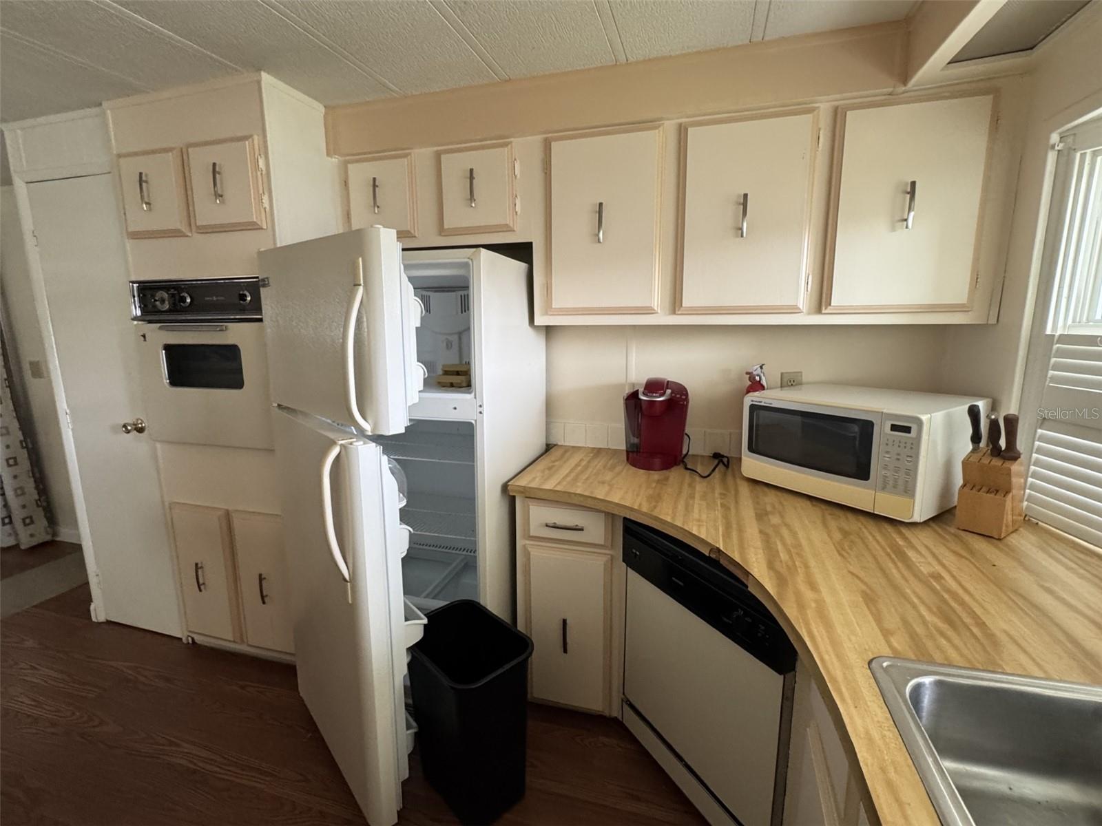 9138 LAKE POINT BLVD