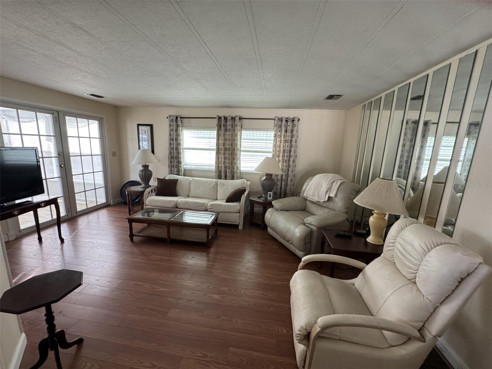 9138 LAKE POINT BLVD