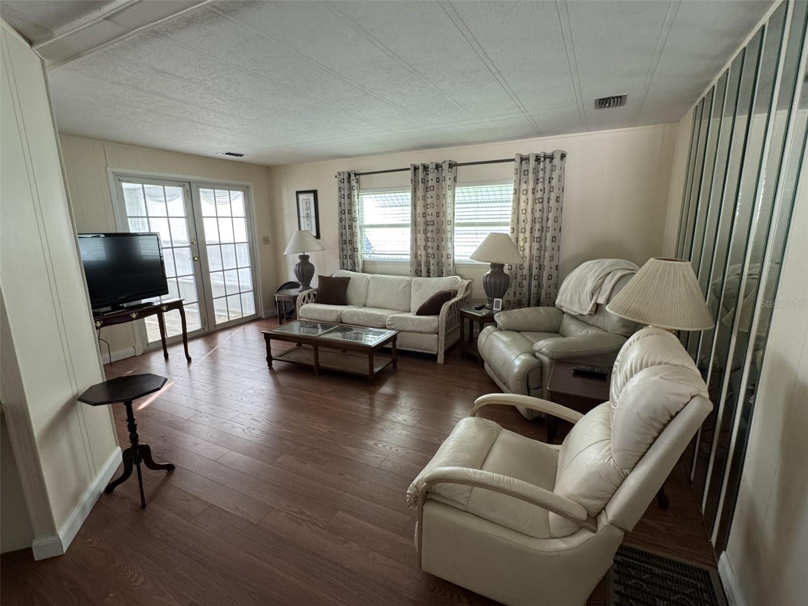 9138 LAKE POINT BLVD