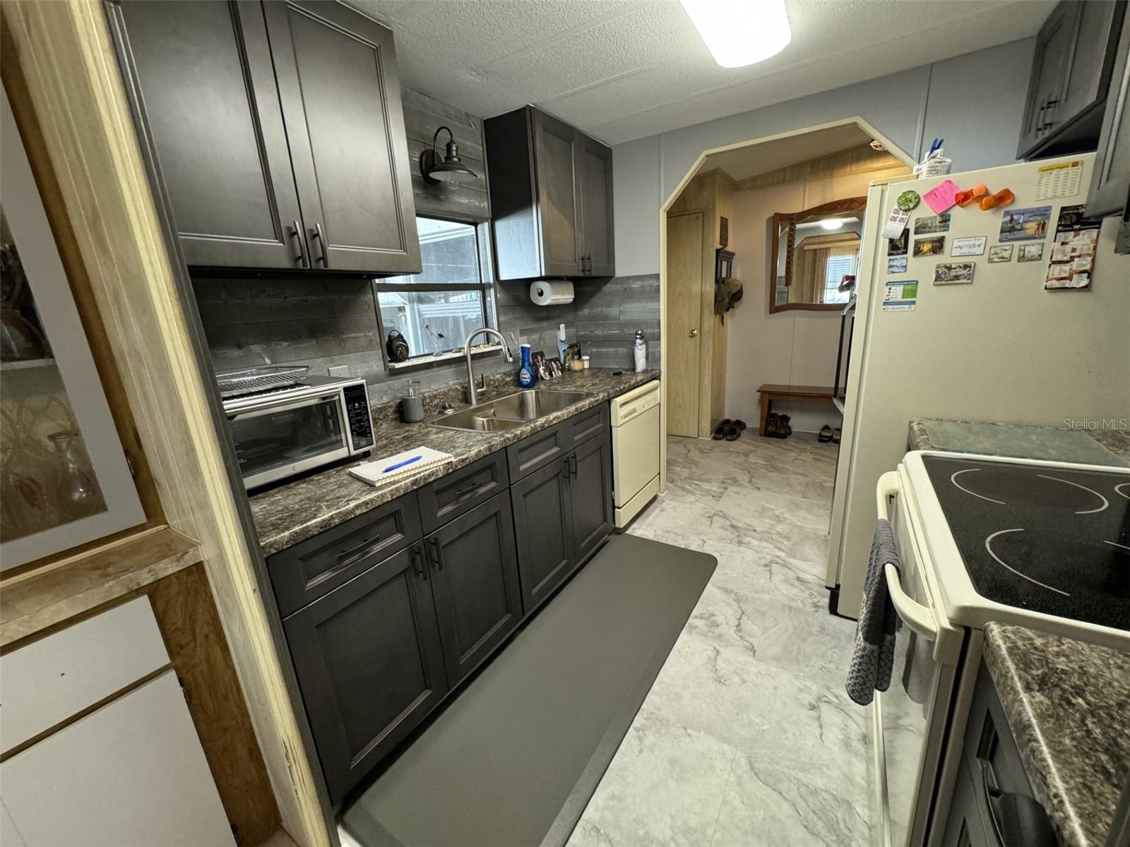 9000 LAKE POINT BLVD