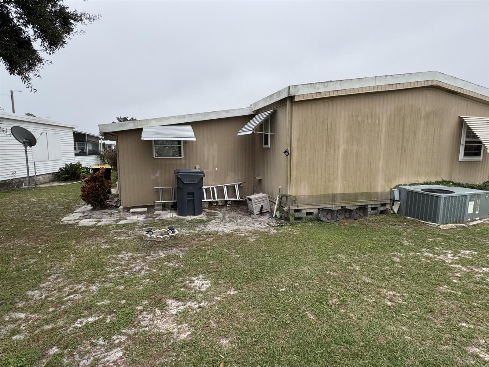 9072 LAKE POINT BLVD