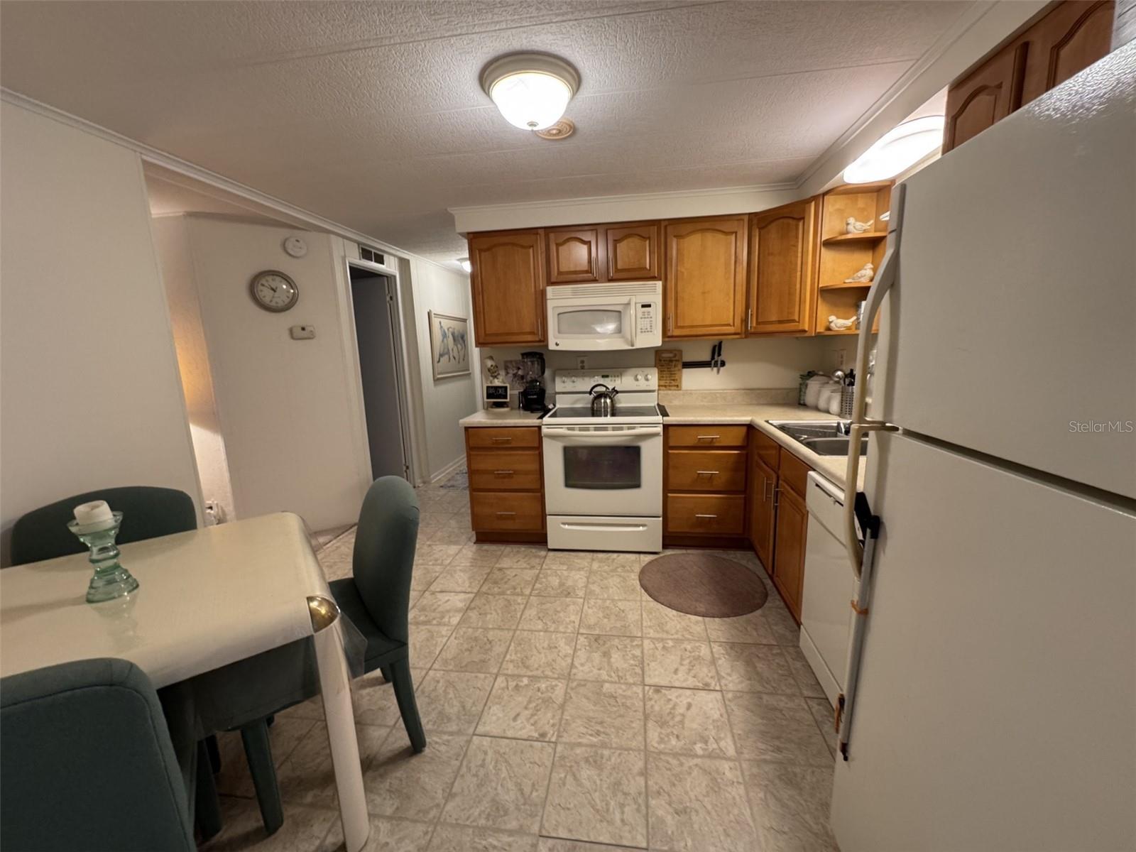 9072 LAKE POINT BLVD