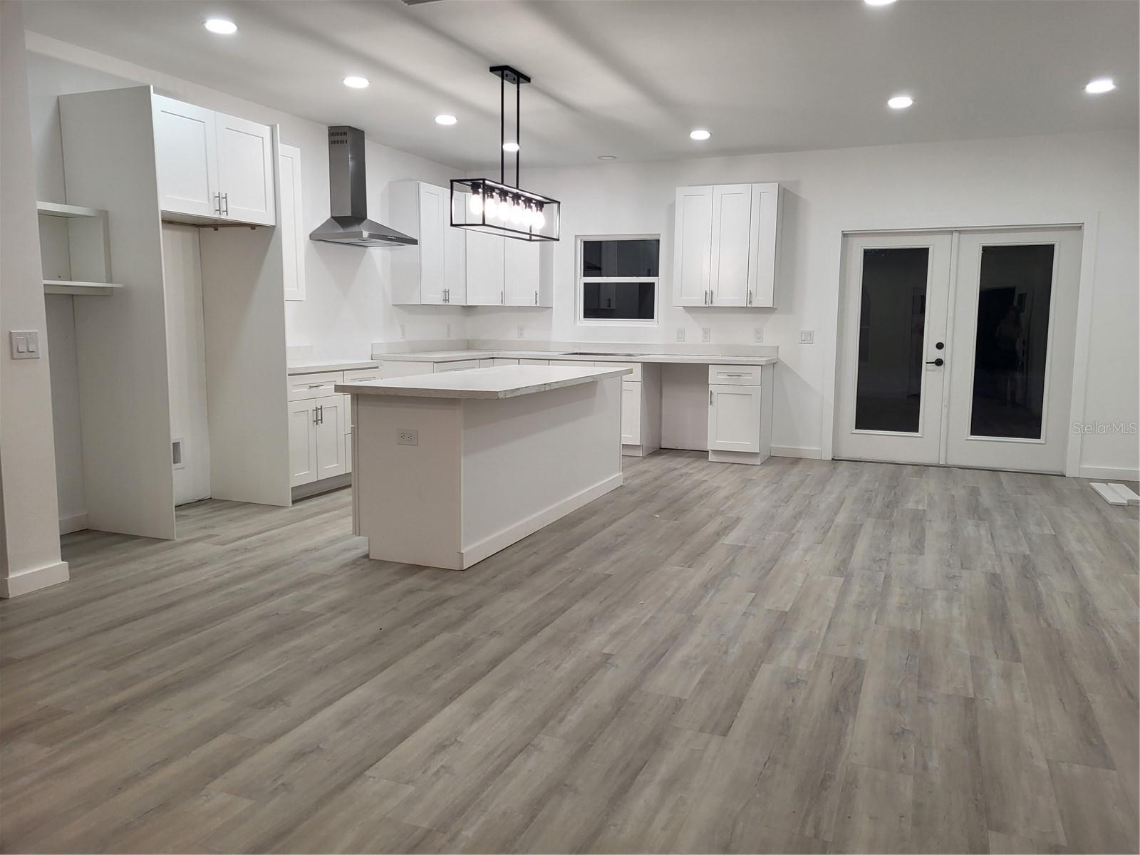 1340 W FROSTPROOF RD