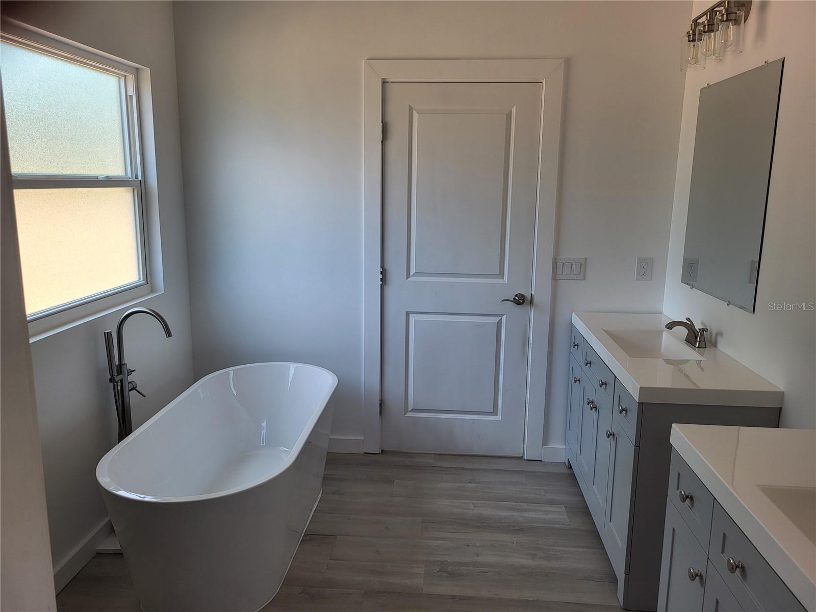 1340 W FROSTPROOF RD