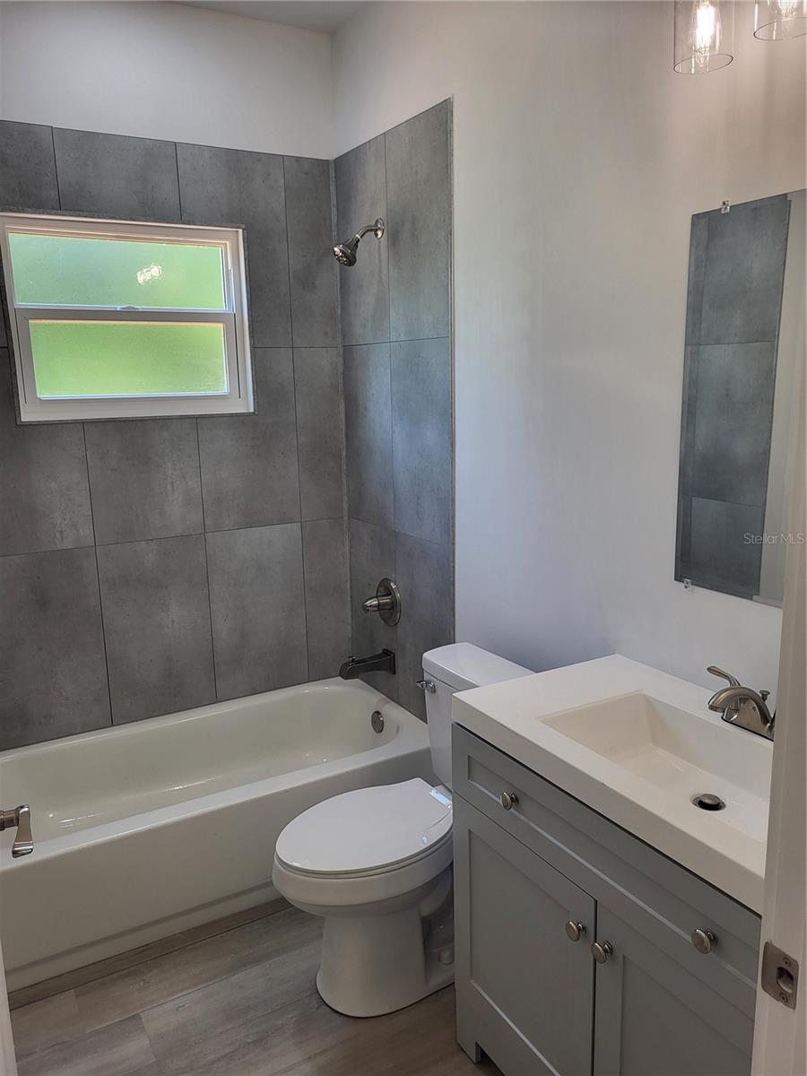 1340 W FROSTPROOF RD