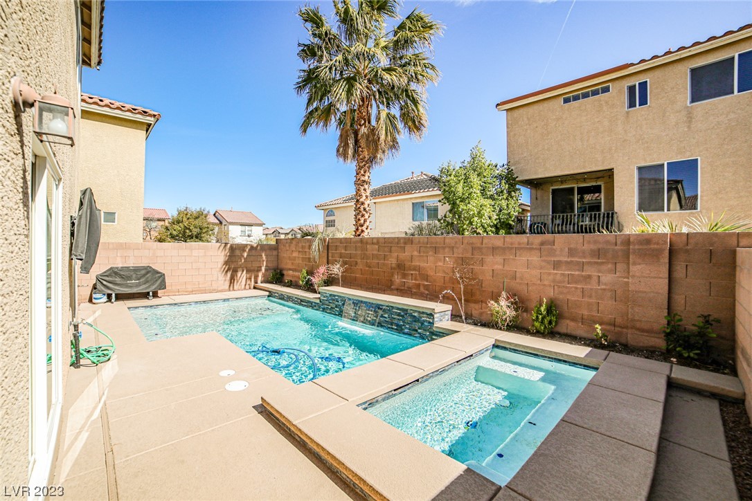 8412 Golden Amber Street