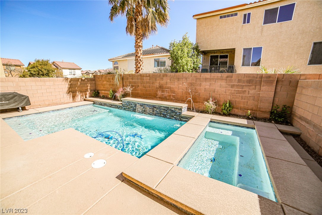 8412 Golden Amber Street