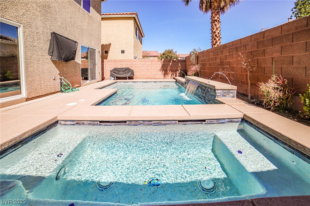 8412 Golden Amber Street
