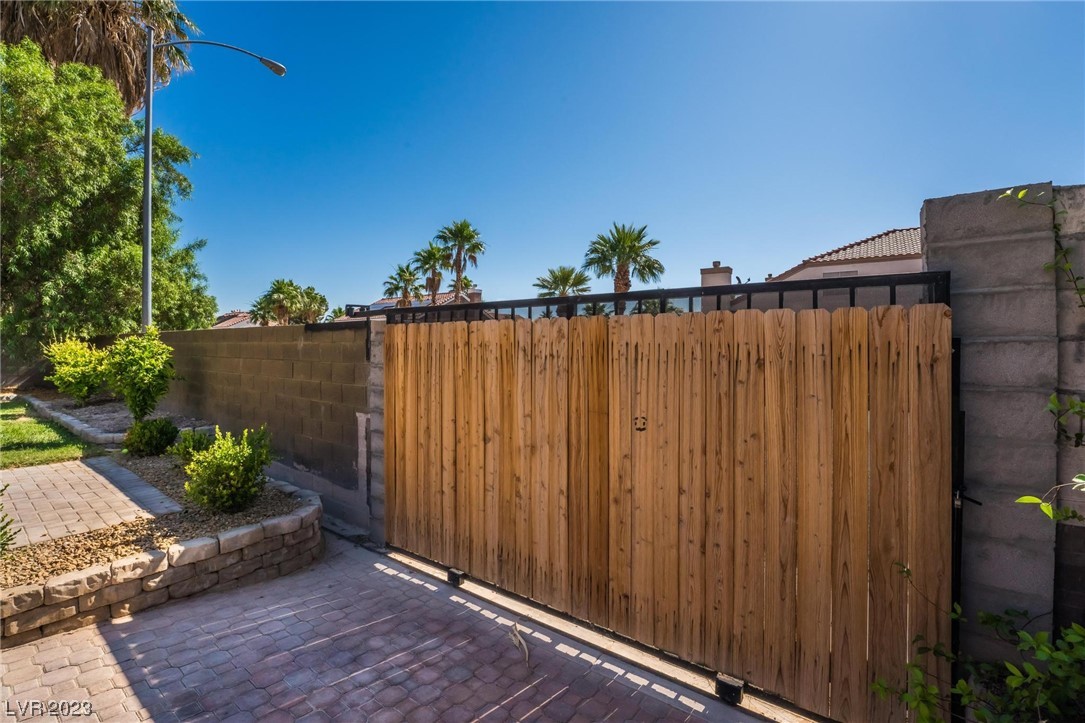 8202 Wildfire Street