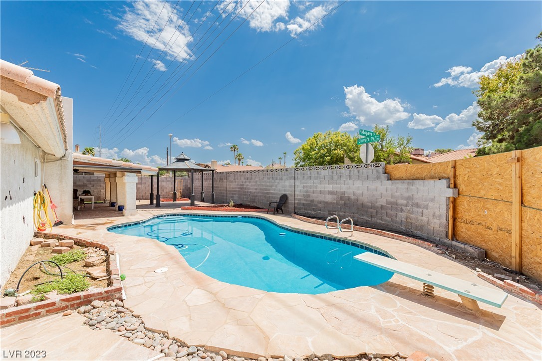 3209 Robin Circle