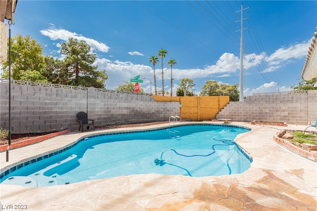 3209 Robin Circle