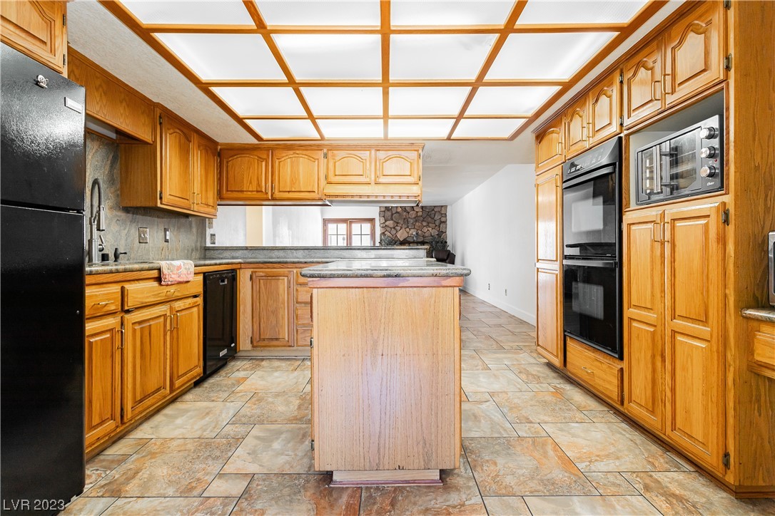 3209 Robin Circle