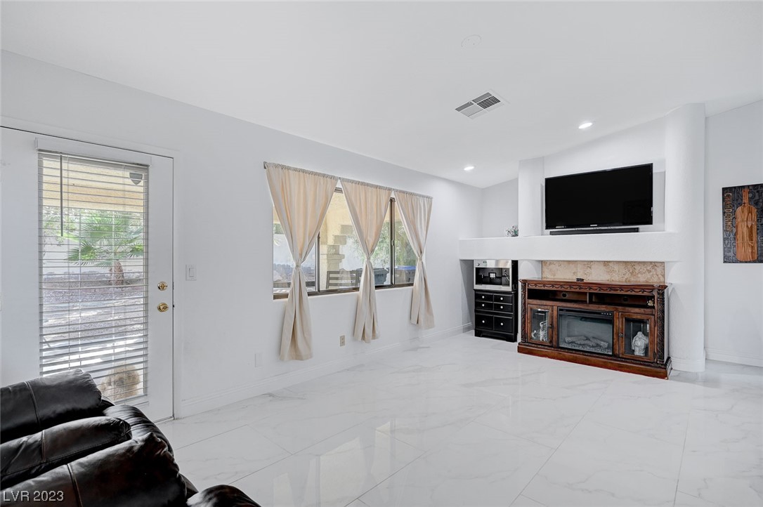 2645 Pershing Circle