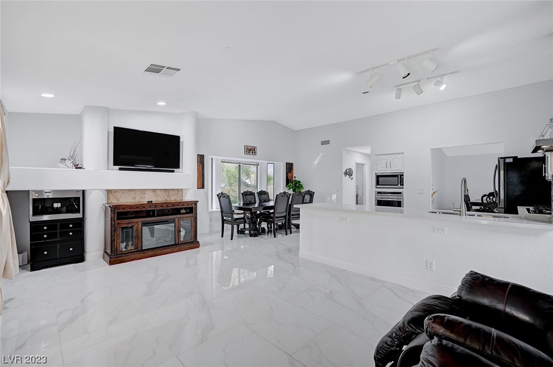 2645 Pershing Circle