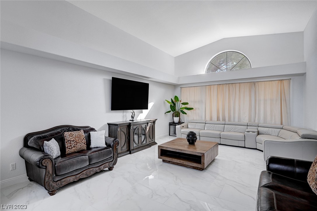 2645 Pershing Circle