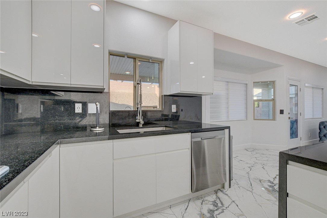 8332 Minots Ledge Avenue