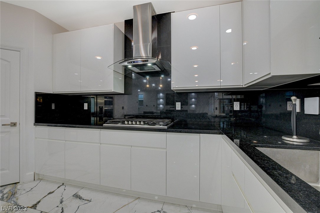 8332 Minots Ledge Avenue