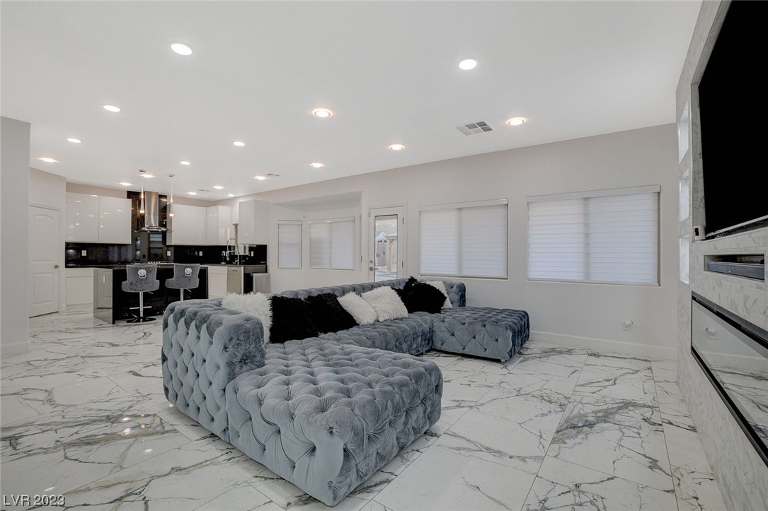 8332 Minots Ledge Avenue