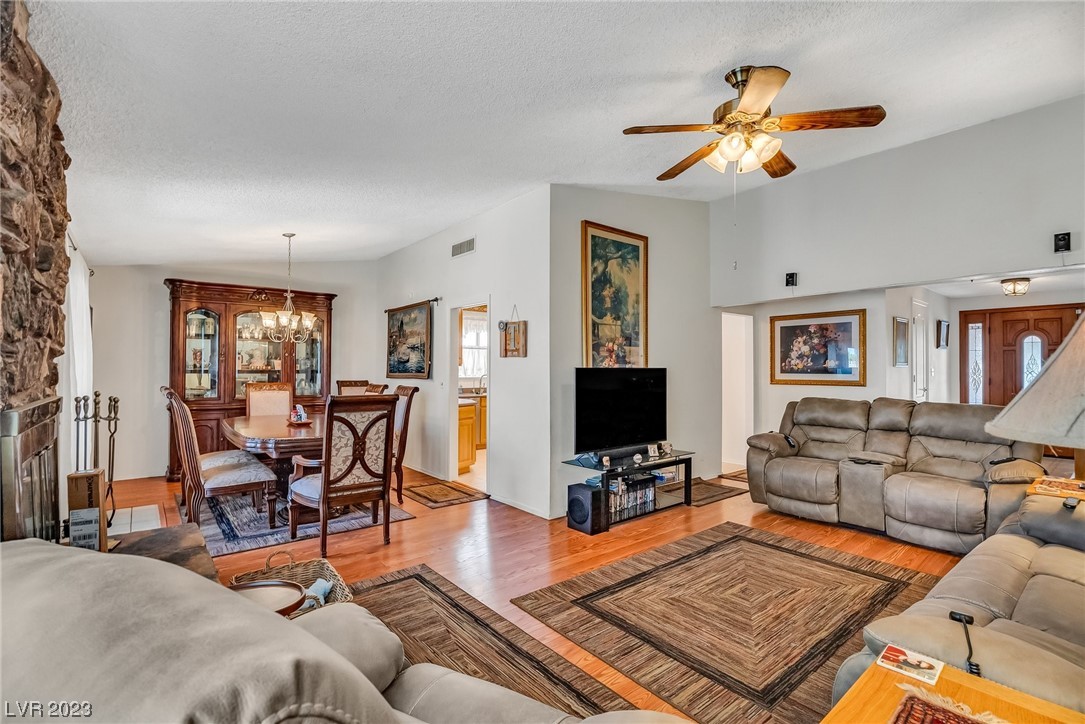 2432 La Casa Drive