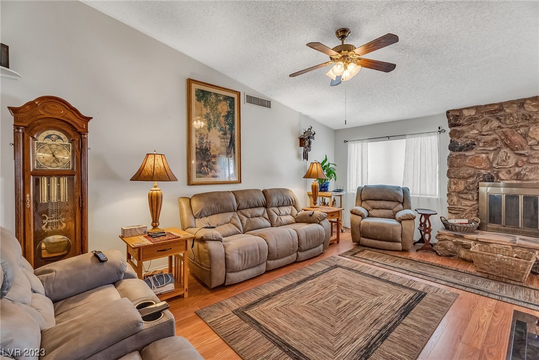 2432 La Casa Drive
