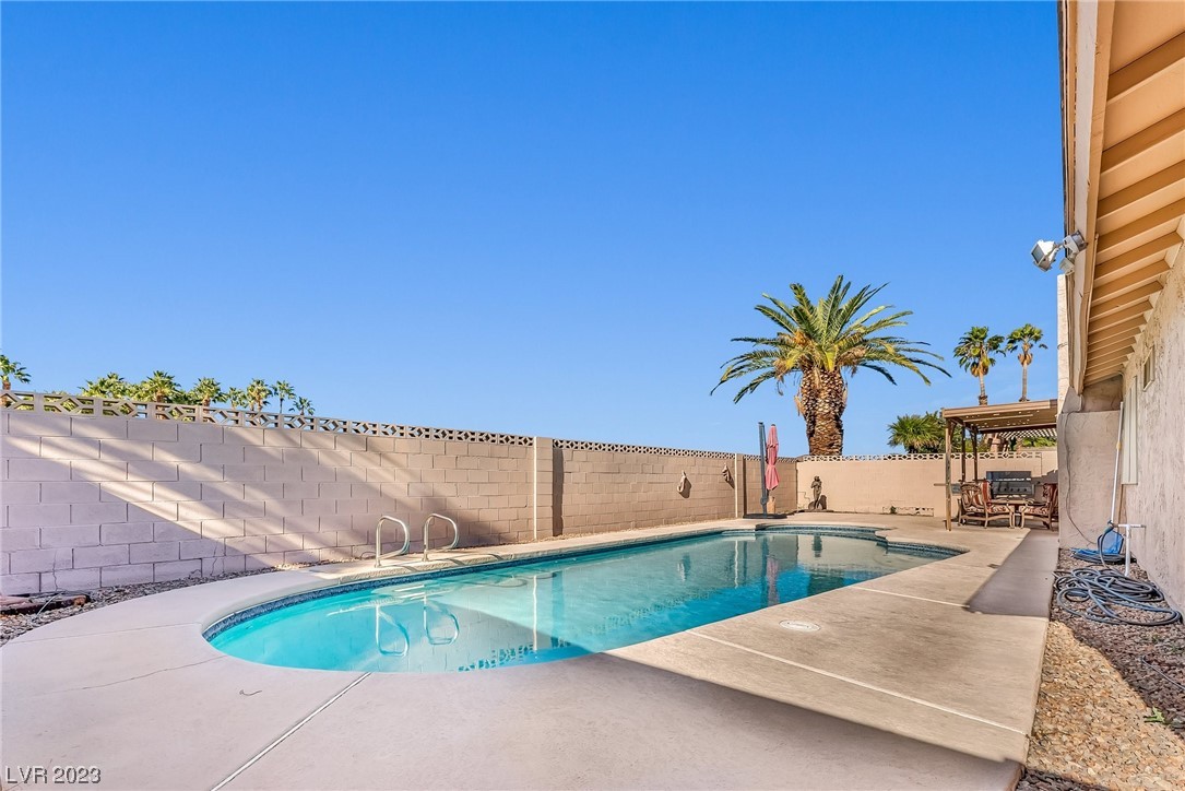 2432 La Casa Drive