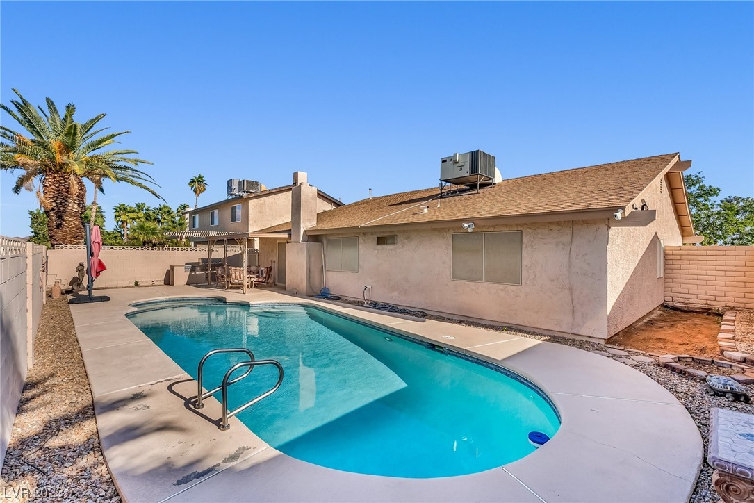 2432 La Casa Drive