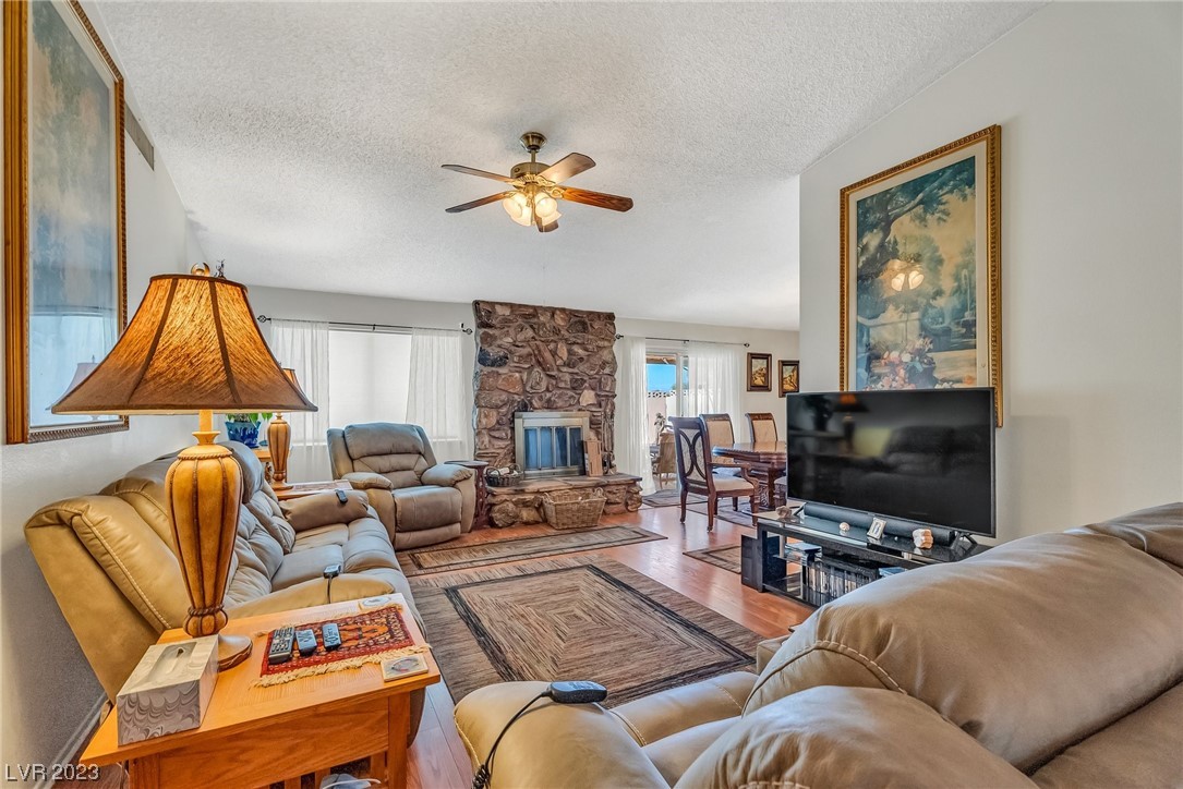 2432 La Casa Drive