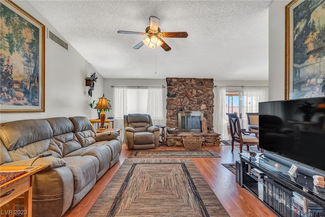 2432 La Casa Drive