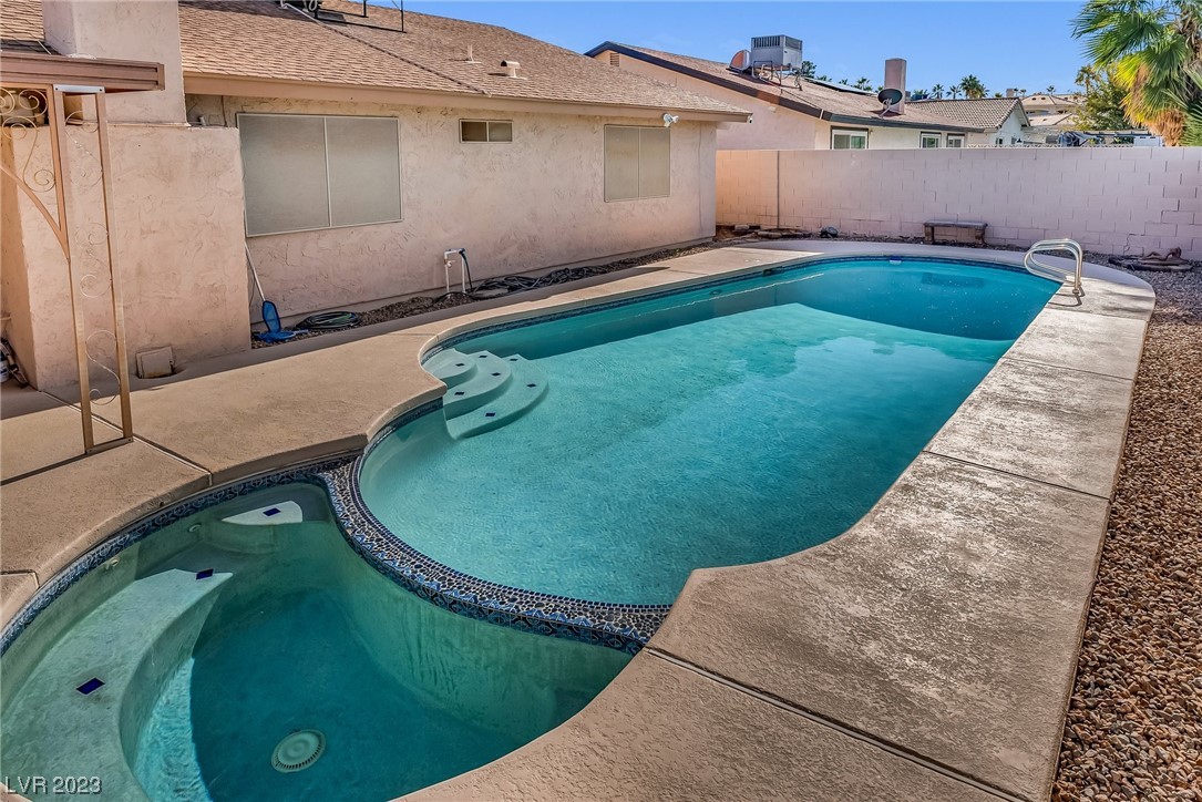 2432 La Casa Drive