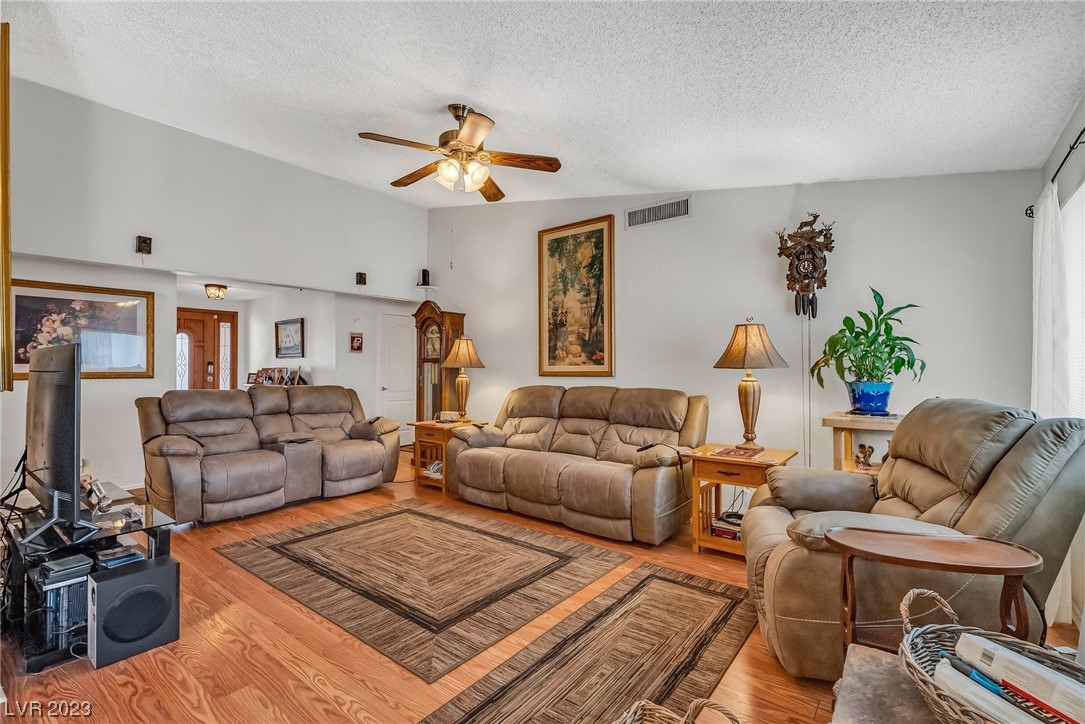 2432 La Casa Drive