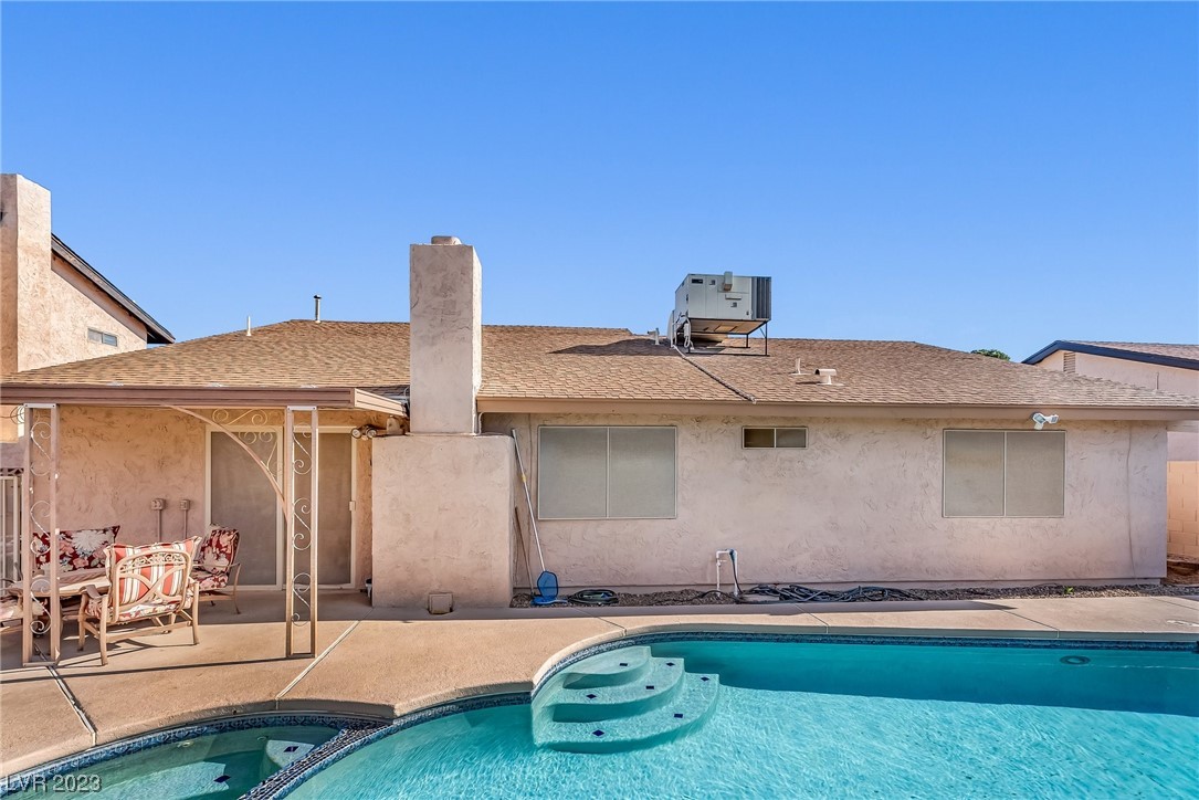 2432 La Casa Drive