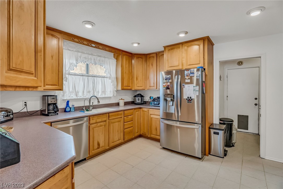 2432 La Casa Drive