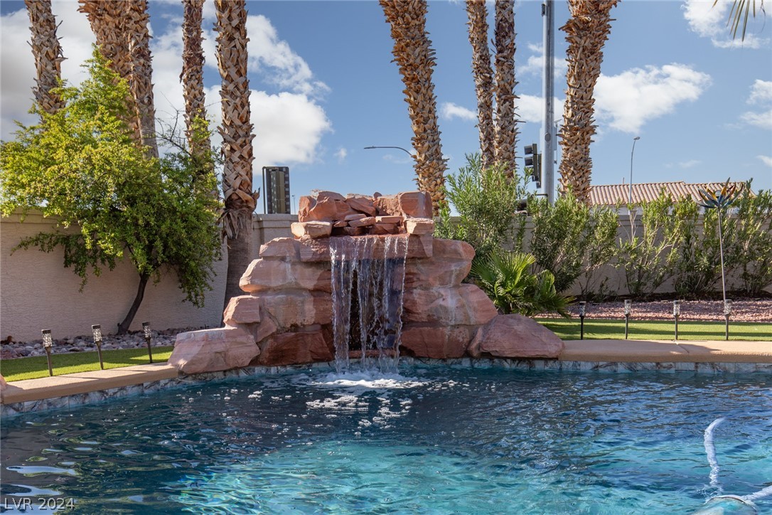 4004 Featherstone Lane