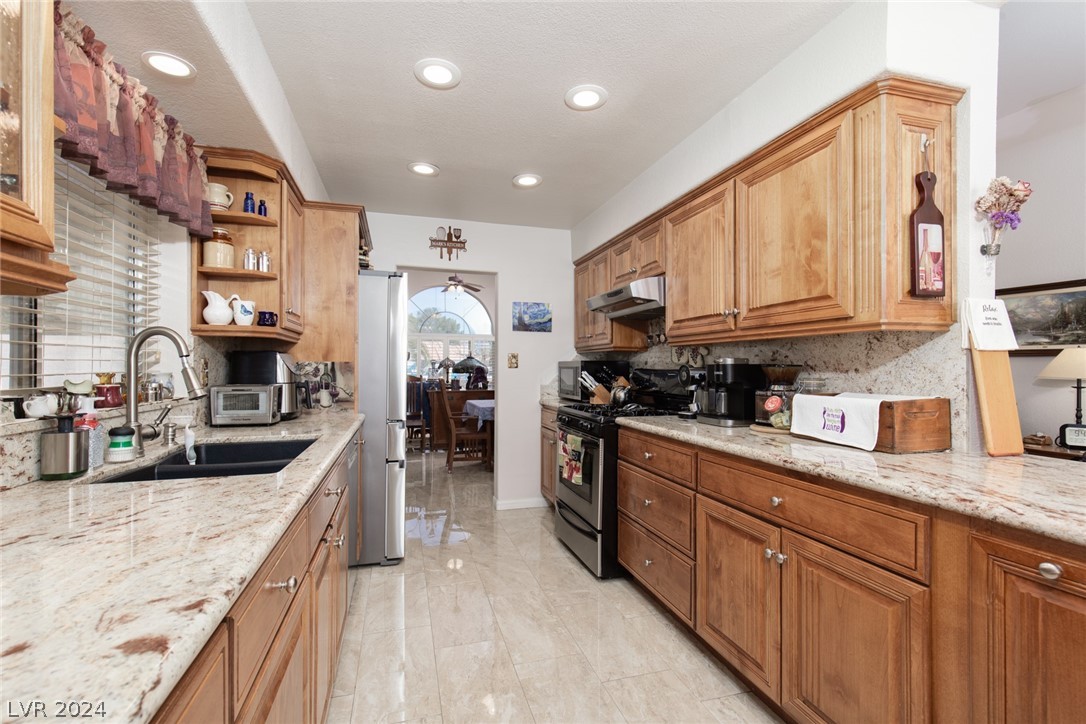 4004 Featherstone Lane