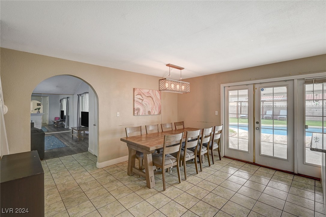 3933 Manford Circle