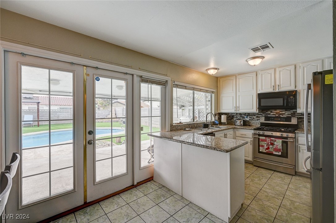 3933 Manford Circle