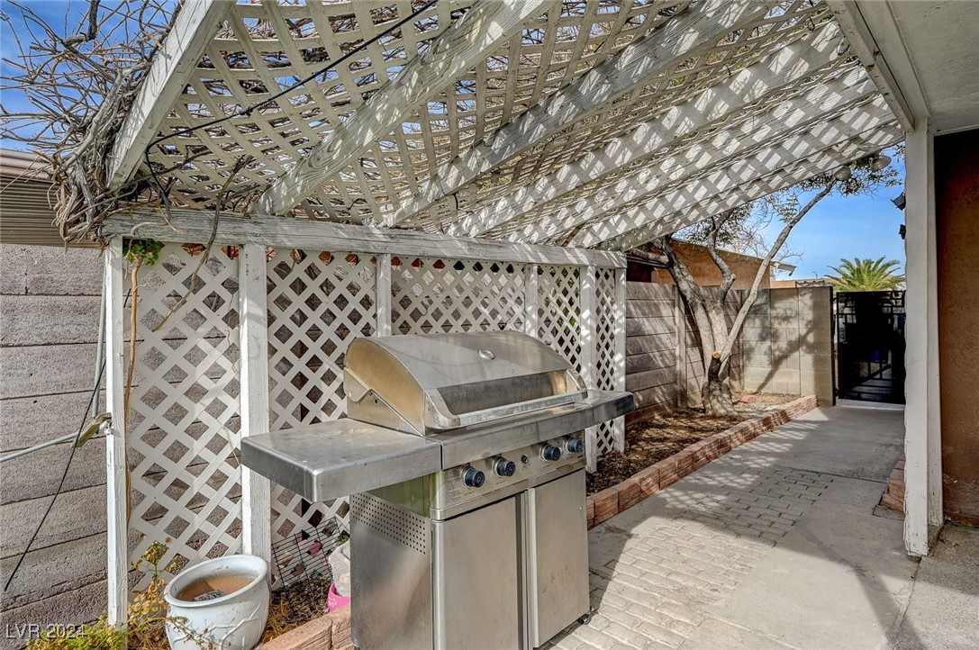 3933 Manford Circle