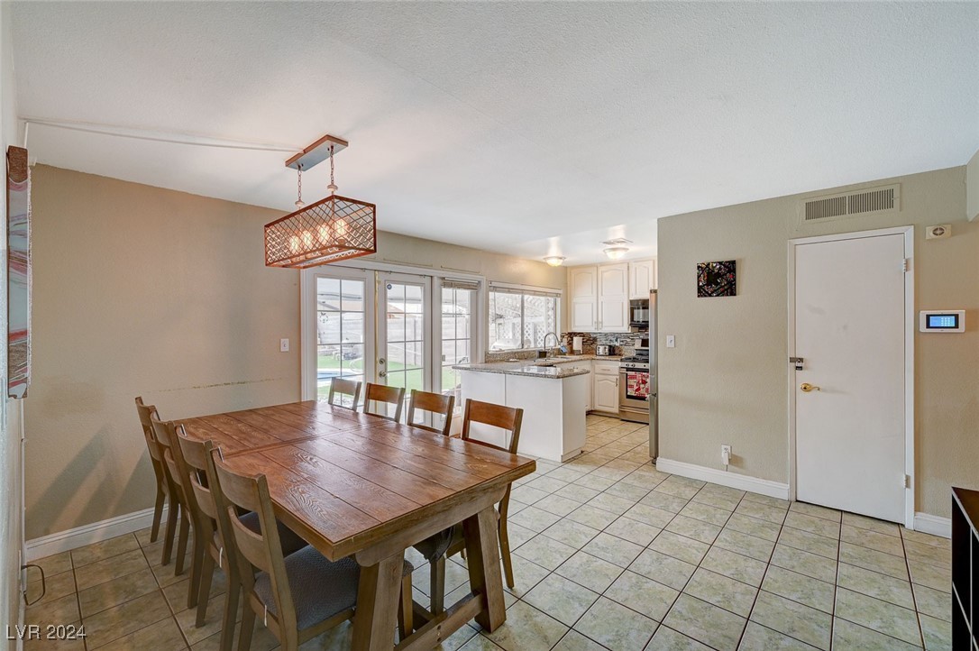 3933 Manford Circle
