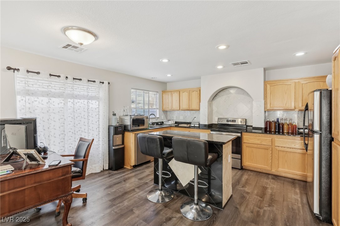 7194 Cestrum Road