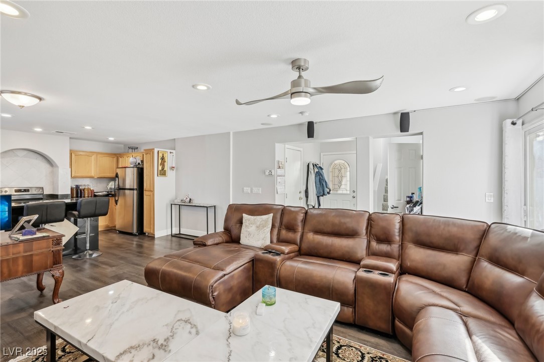 7194 Cestrum Road