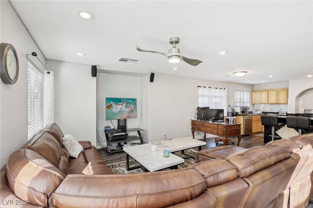 7194 Cestrum Road