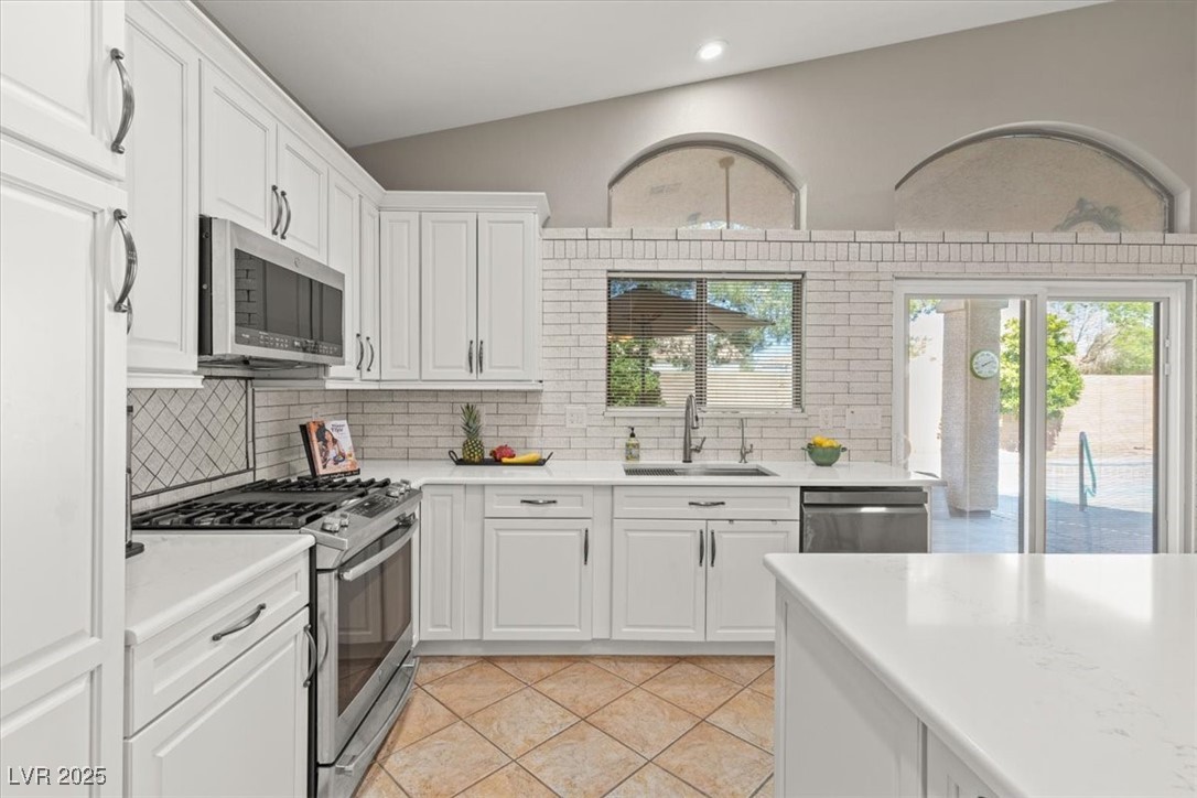 5421 Tourmaline Street