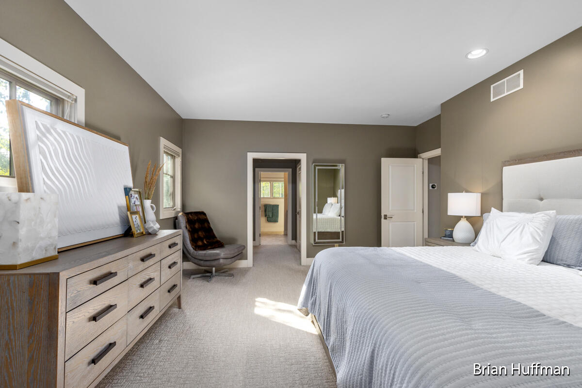 4995 W Village Trail SE