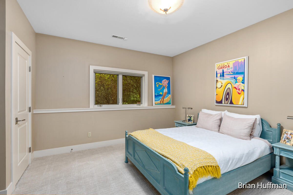 4995 W Village Trail SE