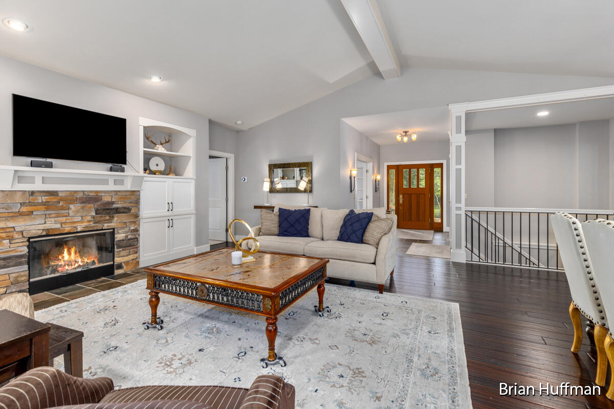 4995 W Village Trail SE